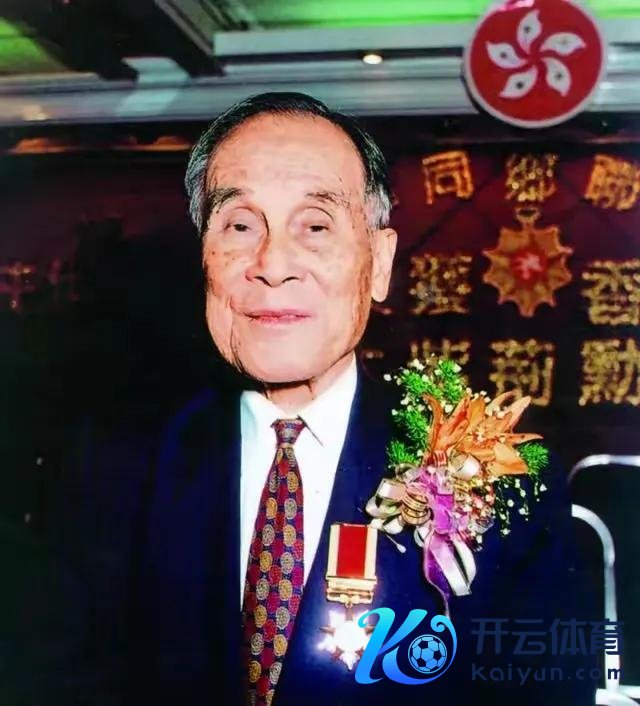 1984年，邓小平来到霍英东修建的温泉宾馆，风景地说：通达搞对了